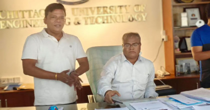 আন্দোলনের ২১ দিনের মাথায় তালা ভেঙে চুয়েটে প্রবেশ উপাচার্যের