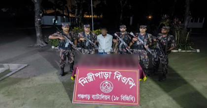 পঞ্চগড়ে ভারতীয় নেশাজাতীয় সিরাপসহ মাদক ব্যবসায়ী আটক