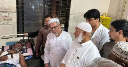 হামলায় আহত শামীম আহসানকে দেখতে হাসপাতালে গেলেন জামায়াত আমির