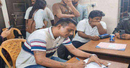 ছাত্রীদের গোপনে ছবি তোলার অভিযোগ, দেবাশীষের বঙ্গভবনে আমন্ত্রণে সমালোচনা