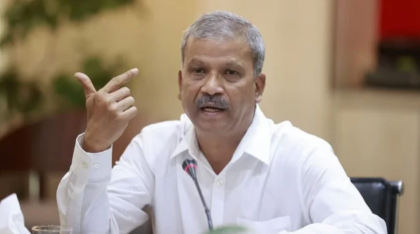 ড. ইউনূসকে পুরস্কার দেওয়ায় হিলারি ক্লিনটনকে বোকা বললেন আসিফ নজরুল