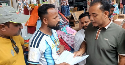 জ্বালানি সংকটের কারণ জানাতে পঞ্চগড়ে স্বেচ্ছাসেবক দলের লিফলেট বিতরণ