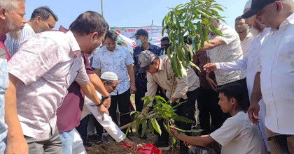 খাগড়াছড়িতে এলজিইডির বৃক্ষরোপণ কর্মসূচির উদ্বোধন করলেন এমপি ওয়াদুদ ভূঁইয়া