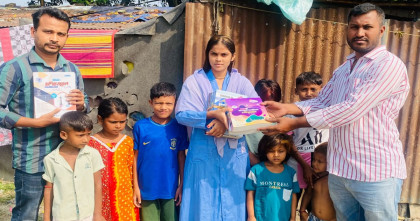 ১০ মাস পর নতুন সহায়ক গাইড বই পেয়ে হাসি ফুটল শিক্ষার্থী বেলা রানীর মুখে 