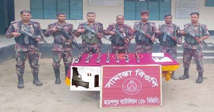 মহেশপুর সীমান্তে বিদেশি পিস্তল ও গুলি উদ্ধার, মিলল মাদক সিরাপও