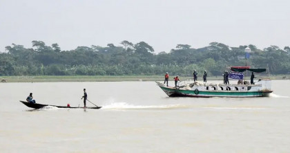 বরিশালে মা ইলিশ রক্ষায় নৌবাহিনীর অভিযান, অবৈধ জাল জব্দ  