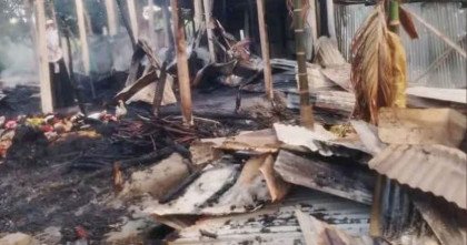 বাঁশখালীর পুকুরিয়ায় আগুনে পুড়ল তিন বসতঘর; ক্ষতি ১৫ লাখ টাকার বেশি 