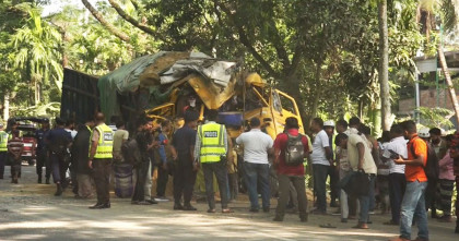 নাটোরে বাস-ট্রাক সংঘর্ষে নিহত আট জনের পরিচয় শনাক্ত