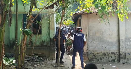 ঝিনাইদহের কালীগঞ্জে দু’পক্ষের সংঘর্ষ, বাড়িঘর ও দোকান ভাংচুর; আহত ৩০ 