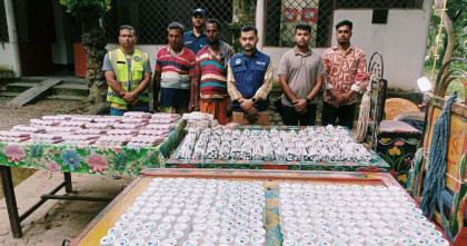 চুয়াডাঙ্গায় বিপুল পরিমাণ ভারতীয় কসমেটিকস জব্দ, আটক দুই 