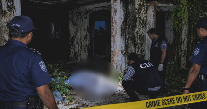 খুলনায় পরিত্যক্ত ভবনের রান্নাঘর থেকে যুবতীর অর্ধগলিত মরদেহ উদ্ধার