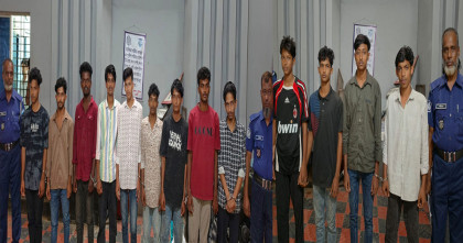 ফেনীতে নিষিদ্ধ সংগঠনের মিছিল; মাদক ও ওয়ারেন্টভুক্তসহ আটক ২৩ 