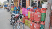 সরকারি সতর্কবার্তার পরও চড়া দামে বিক্রি হচ্ছে এলপিজি