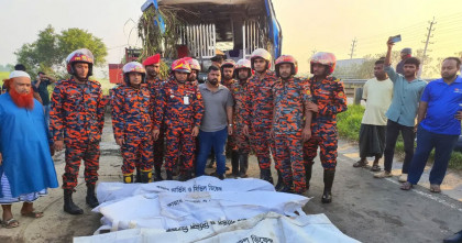 ঢাকা-মাওয়া এক্সপ্রেসওয়েতে বাস খাদে পড়ে নিহত তিন, আহত ১৬