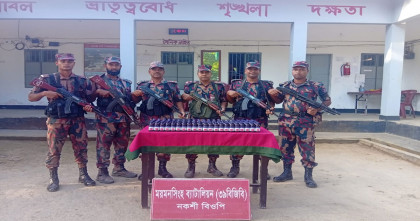 শেরপুর সীমান্তে ১৪৭ বোতল ভারতীয় ইস্কাফ সিরাপ জব্দ