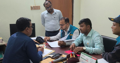 বাগেরহাটে বিআরটিএ অফিসে দুদকের অভিযান 