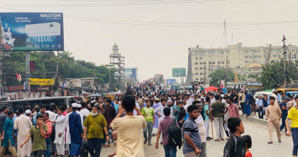 টঙ্গীতে তামীরুল মিল্লাতের সামনে আবারও সড়ক দুর্ঘটনা; ঢাকা-ময়মনসিংহ মহাসড়ক অবরোধ