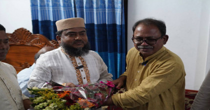 জয়ের পর ফুল নিয়ে জামায়াত প্রার্থীর বাসায় গেলেন মির্জা ফয়সল আমীন