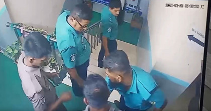ইয়াবা ও টাকা ছিনিয়ে নিয়ে মাদক ব্যবসায়ীকে ছেড়ে দিল পুলিশ !