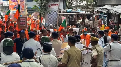 কলকাতায় বাংলাদেশ ডেপুটি হাইকমিশনের সামনে বিক্ষোভ